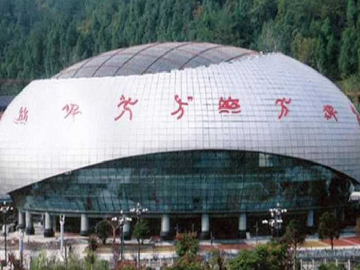 玉门体育中心球形网架加工安装